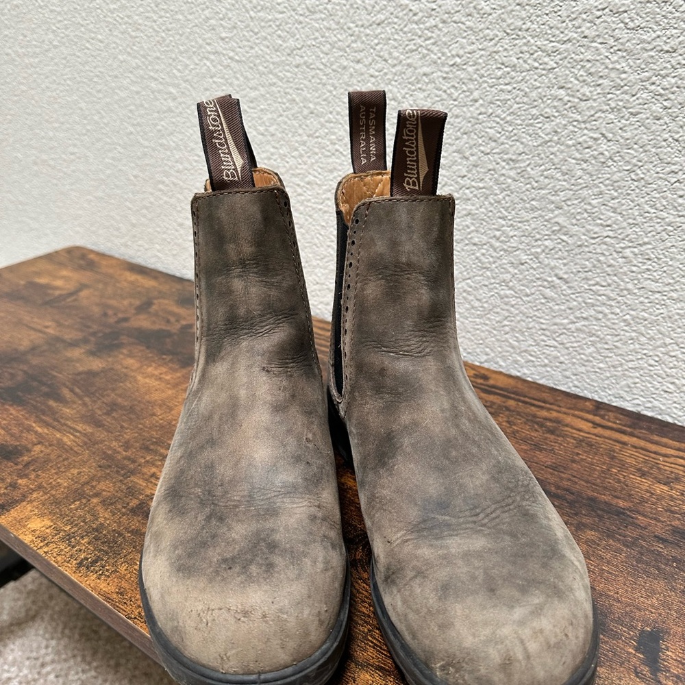 Blundstone Women’s Rustic Brown Chelsea Boots